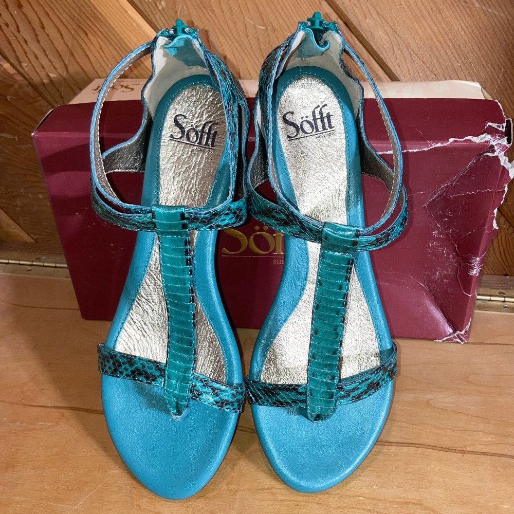 New Sofft Ravia Teal Snake Sandals ~ Size 10 (Box 44)